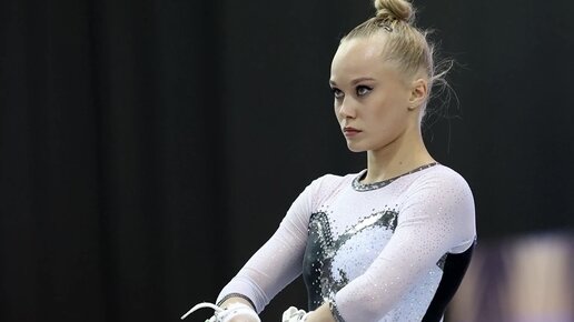 Ангелина Мельникова брусья