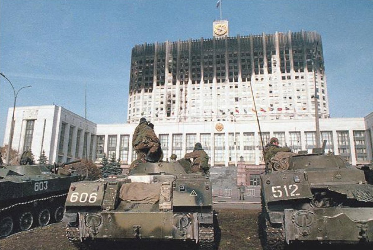 Танки у дома Правительства РФ.