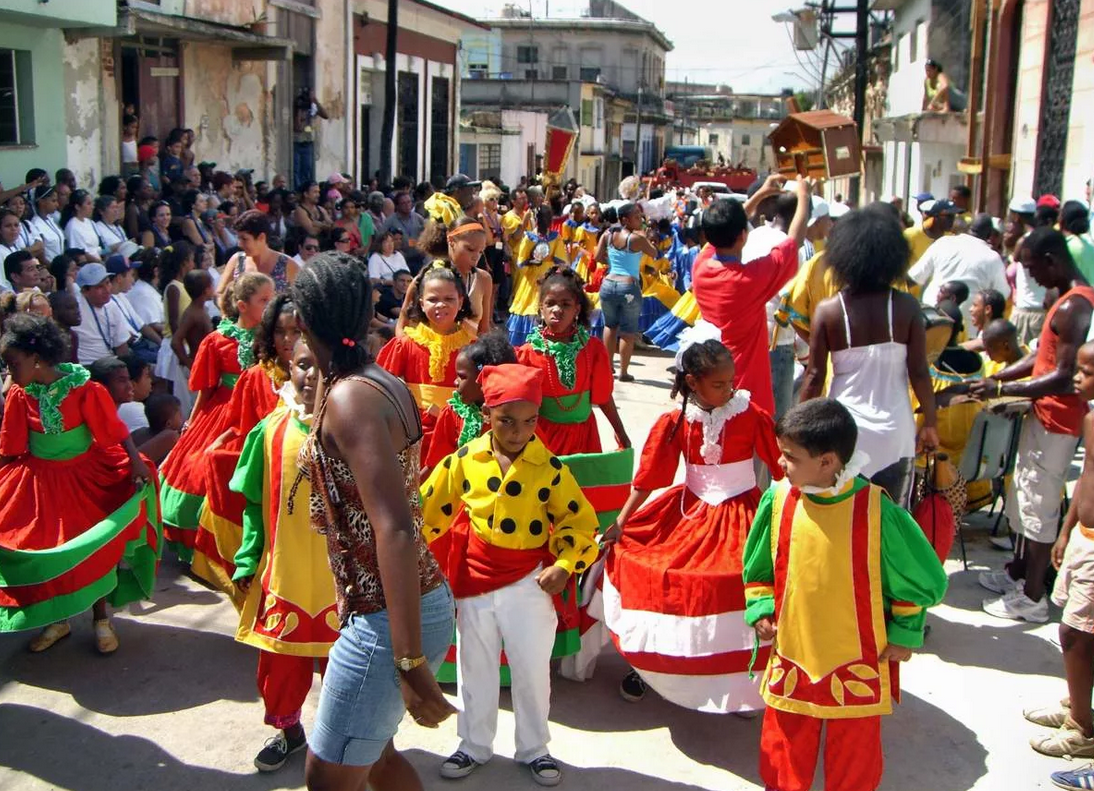 Население страны кубы. Гавана карнавал Куба. Карнавал на Кубе Никулин. Куба и кубинцы. Жители Кубы.