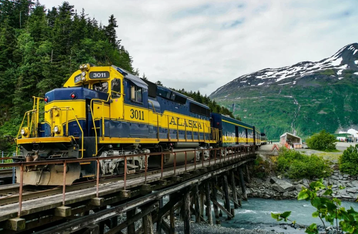 Единственная железная дорога. Hurricane turn поезд. Аляска поезд. Аляска транспорт. Железная дорога Аляски.