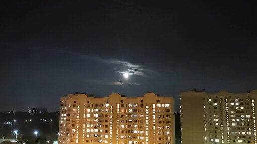 Луна так ярко светит. Лунная ночь. The moon is shining so brightly. Moonlit night.