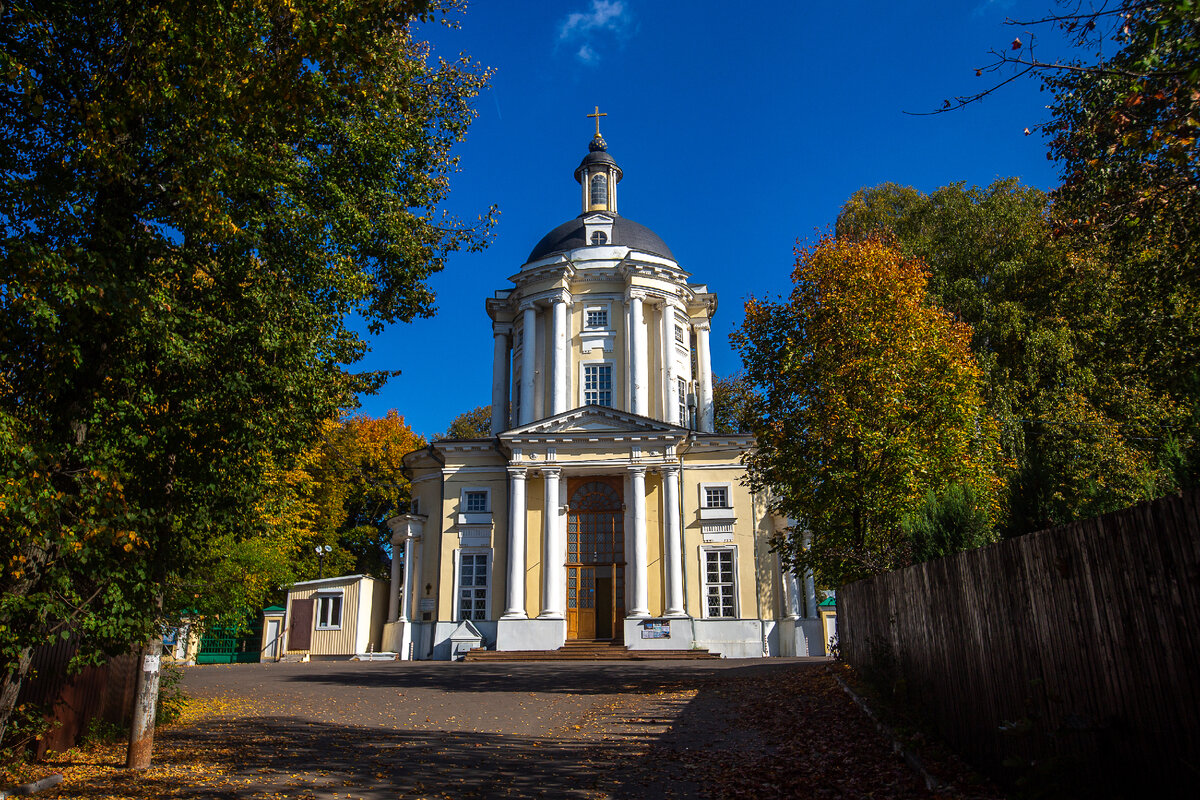Храм Владимирской иконы Богородицы в Виноградово. Москва. Фото автора статьи (листайте галерею, ещё 1 фото)