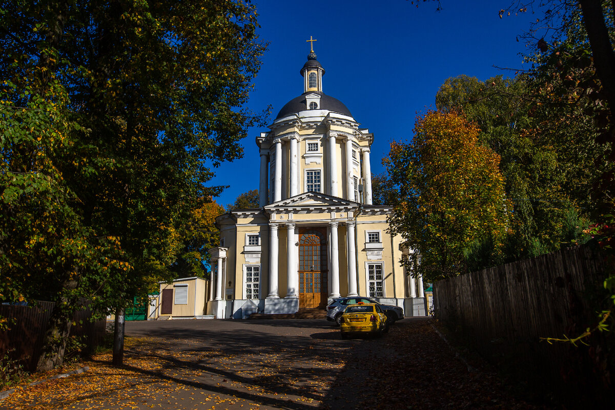 Храм Владимирской иконы Богородицы в Виноградово. Москва. Фото автора статьи (листайте галерею, ещё 2 фото)