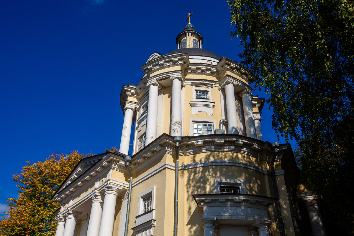 Храм Владимирской иконы Богородицы в Виноградово. Детали. Москва. Фото автора статьи (листайте галерею, ещё 1 фото)