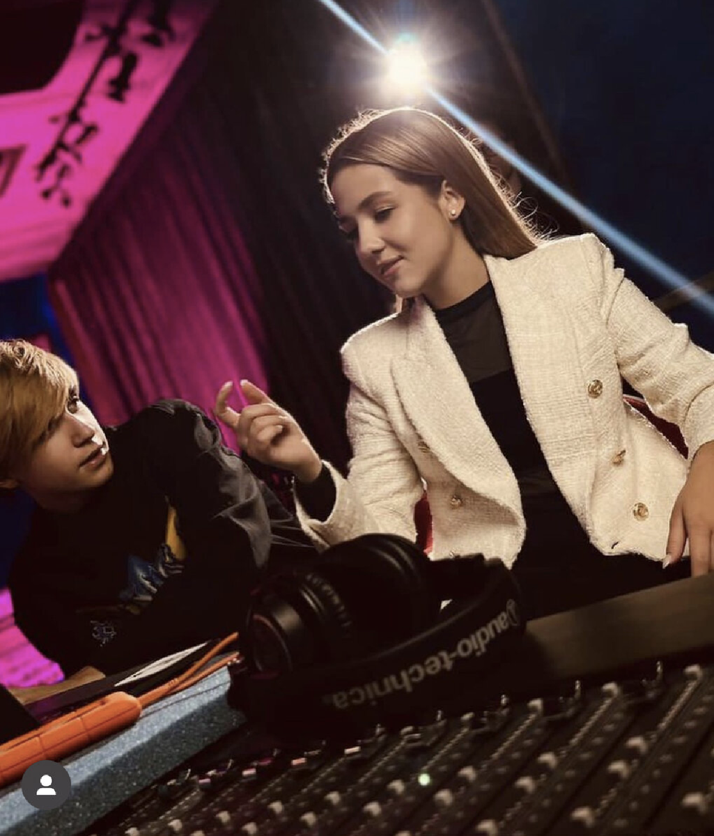 Я с Мишей Смирновым, участником "Голос.Дети", музыкальным продюсером, автором песен, музыкантом.