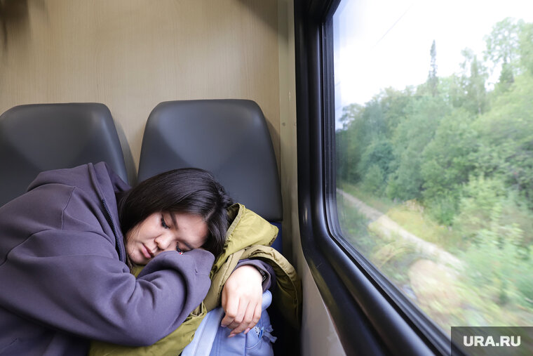    Чтобы побороть осеннюю сонливость, нужно наладить график сна и делать по утрам зарядку