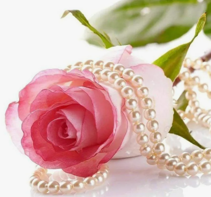 Как бусинки бережно находить отдельные фрагменты воспоминаний (не всегда это может всплывать как законченные воспоминания, но часто - как чувственные образы), беспристрастно рассматривать их, соединять на ниточке.