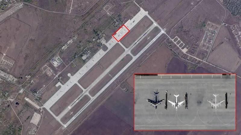 На российских военных аэродромах появились нарисованные на земле силуэты самолетов, в частности стратегических бомбардировщиков Ту-95МС.-2