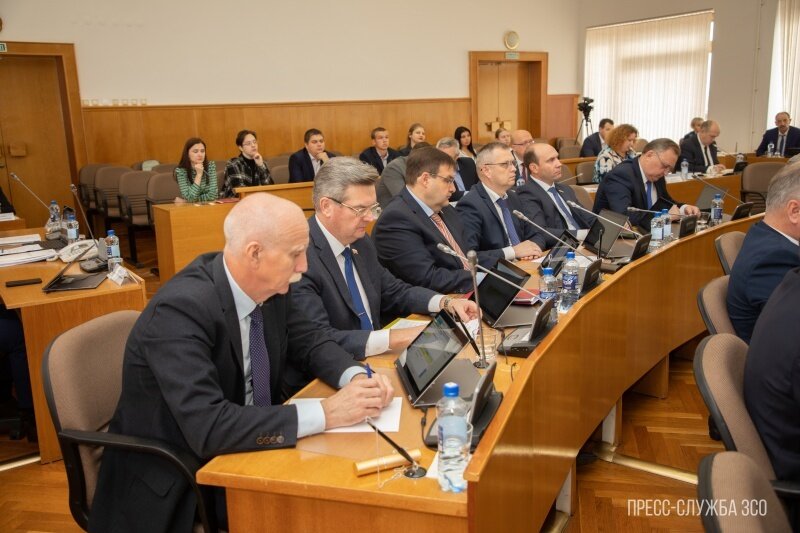    На сессии депутаты Заксобрания приняли поправки в закон "О налоге на имущество организаций".