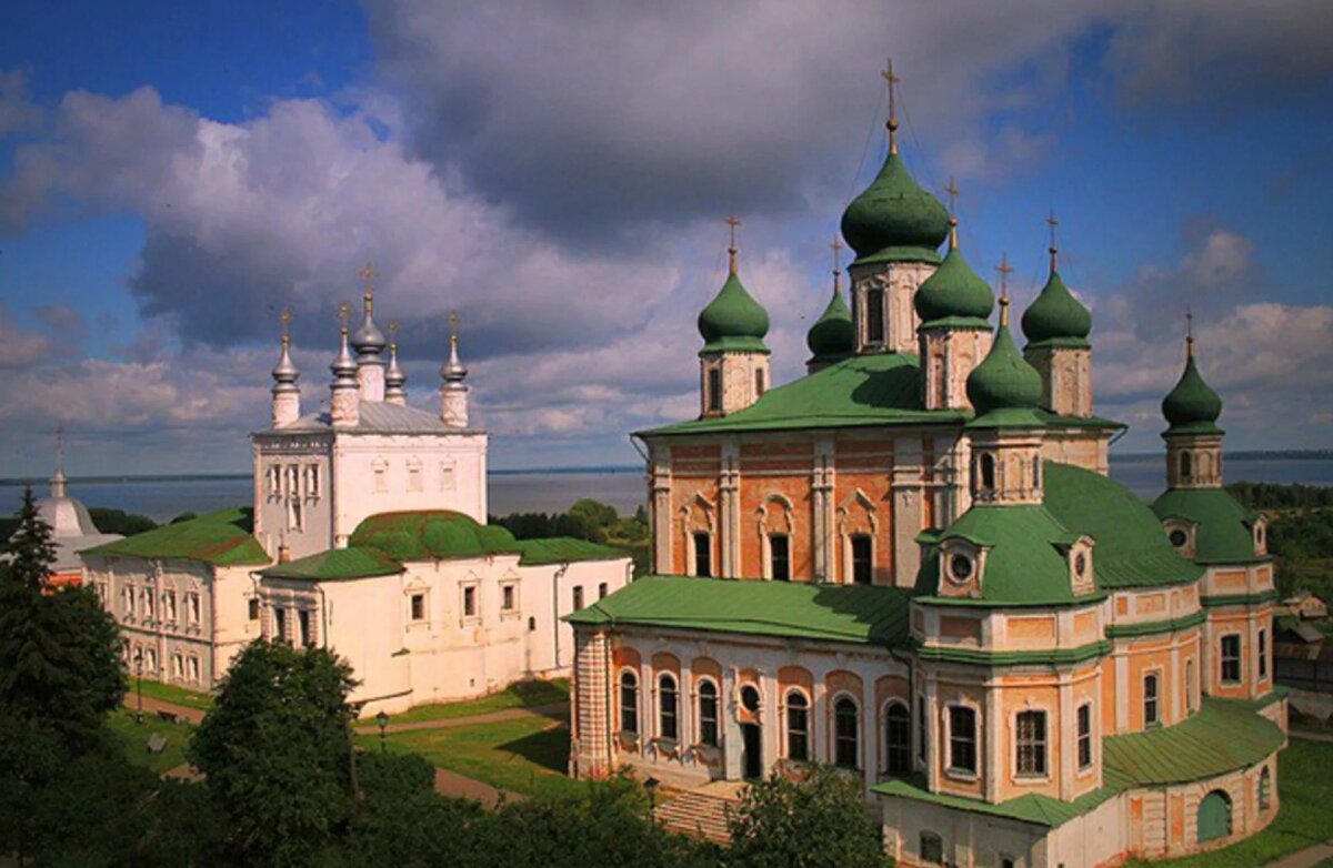 Переславский кремль. Переславский музей-заповедник Переславль-Залесский. Успенский Горицкий монастырь (Переславль-Залесский). Переславль-Залесский золотое кольцо. Горицкий Успенский монастырь в Переславле-Залесском внутри.