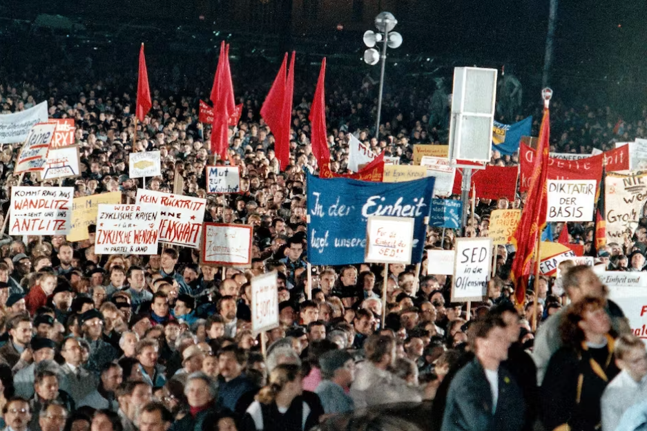 Демонстрация в Люстгартене, Берлин, 10 ноября 1989 г. © Hermann/imago