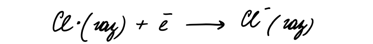Атом хлора (радикал) становится отрицательно заряженным при добавлении электрона. Ион хлора имеет электронную конфигурацию благородного газа. 