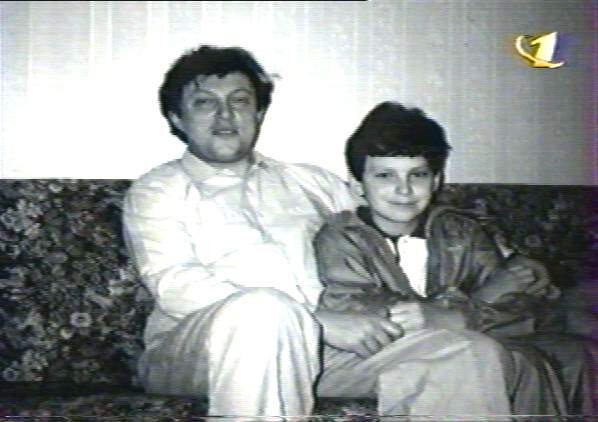 Явлинский с сыном. Каким - не подписано... 