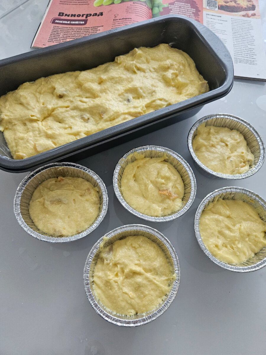 Процесс раскладки теста по формам