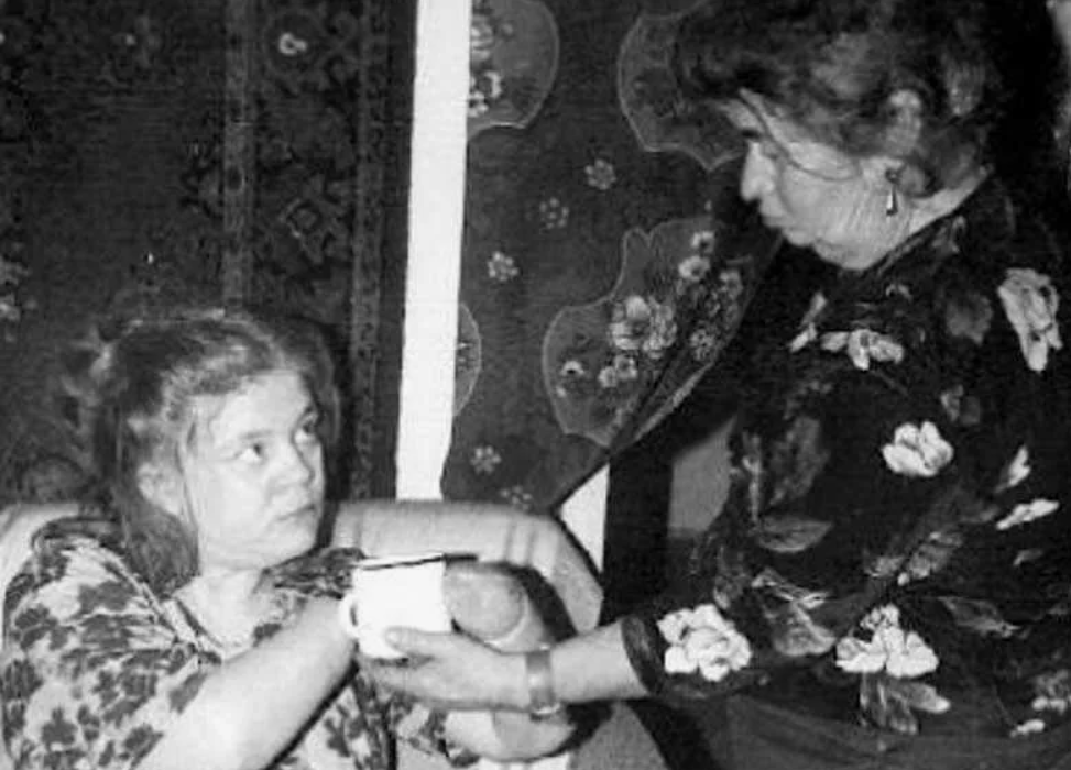 Включи дусю. Евдокия Мерзлякова. Советская Маугли Дуся Мерзлякова. Полина Мерзлякова мать Дуси. Иван Мерзляков сын Дуси Мерзляковой