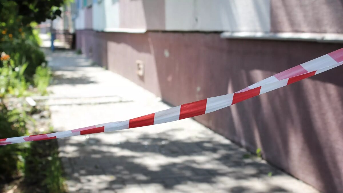     Одного из террористов нейтрализовали полицейские.