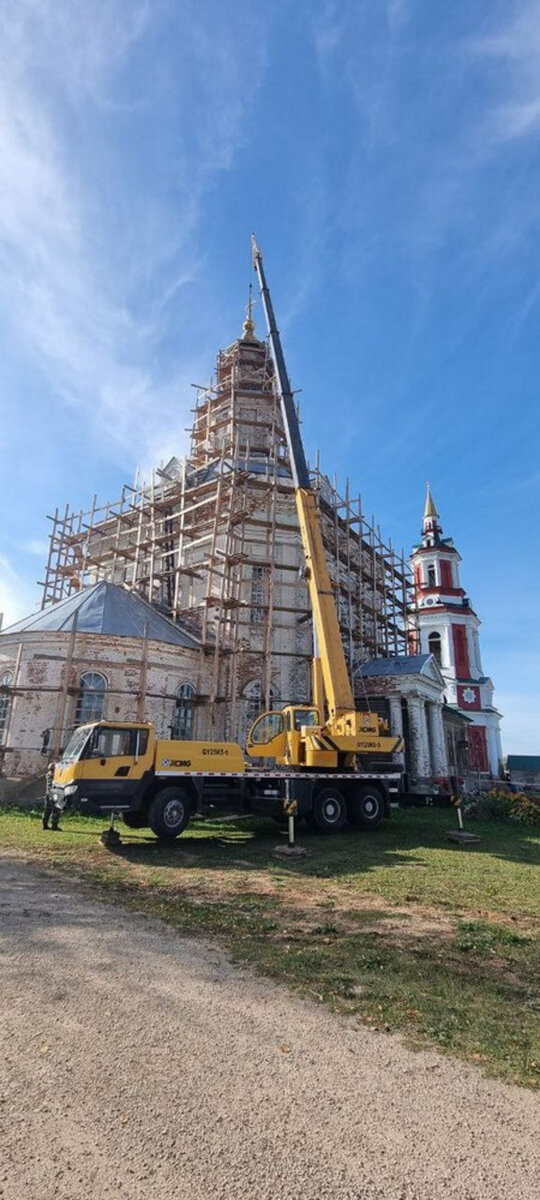    На Троицком храме села Среднеивкино установили купол и крест