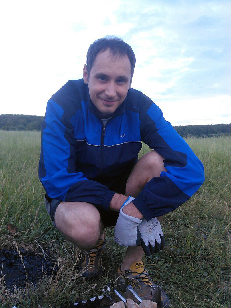 Автор блога - это фото еще сделано, когда я жил в квартире, а шашлыки жарил в поле, недалеко от дома. @ Горбунов Сергей