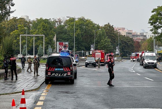    Два террориста совершили теракт возле здания МВД в Анкаре