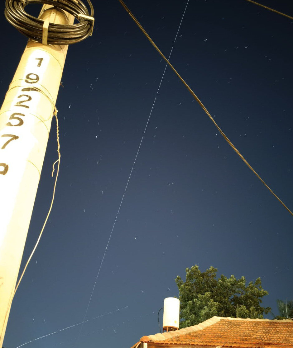  Это фото сделано на большой выдержке, так что видно как звезды успели сдвинуться.
