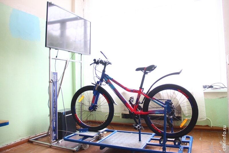    Для занятий школа купила интерактивный велотренажер "Пилот-1".