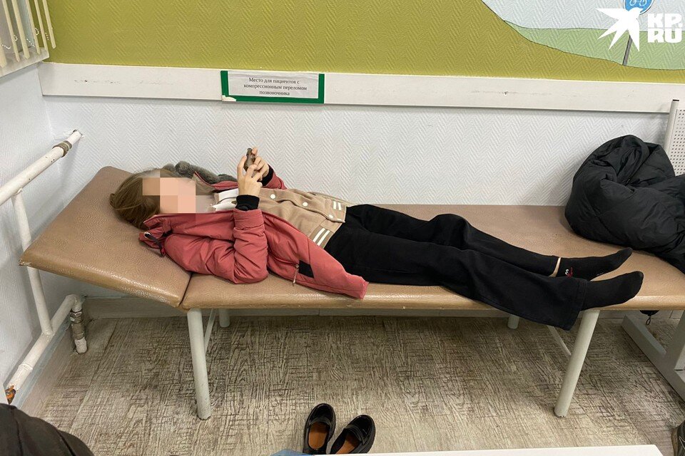    Девочка вытерпела два урока, учитель отправила ее домой с переломом. Фото: Предоставлено мамой девочки