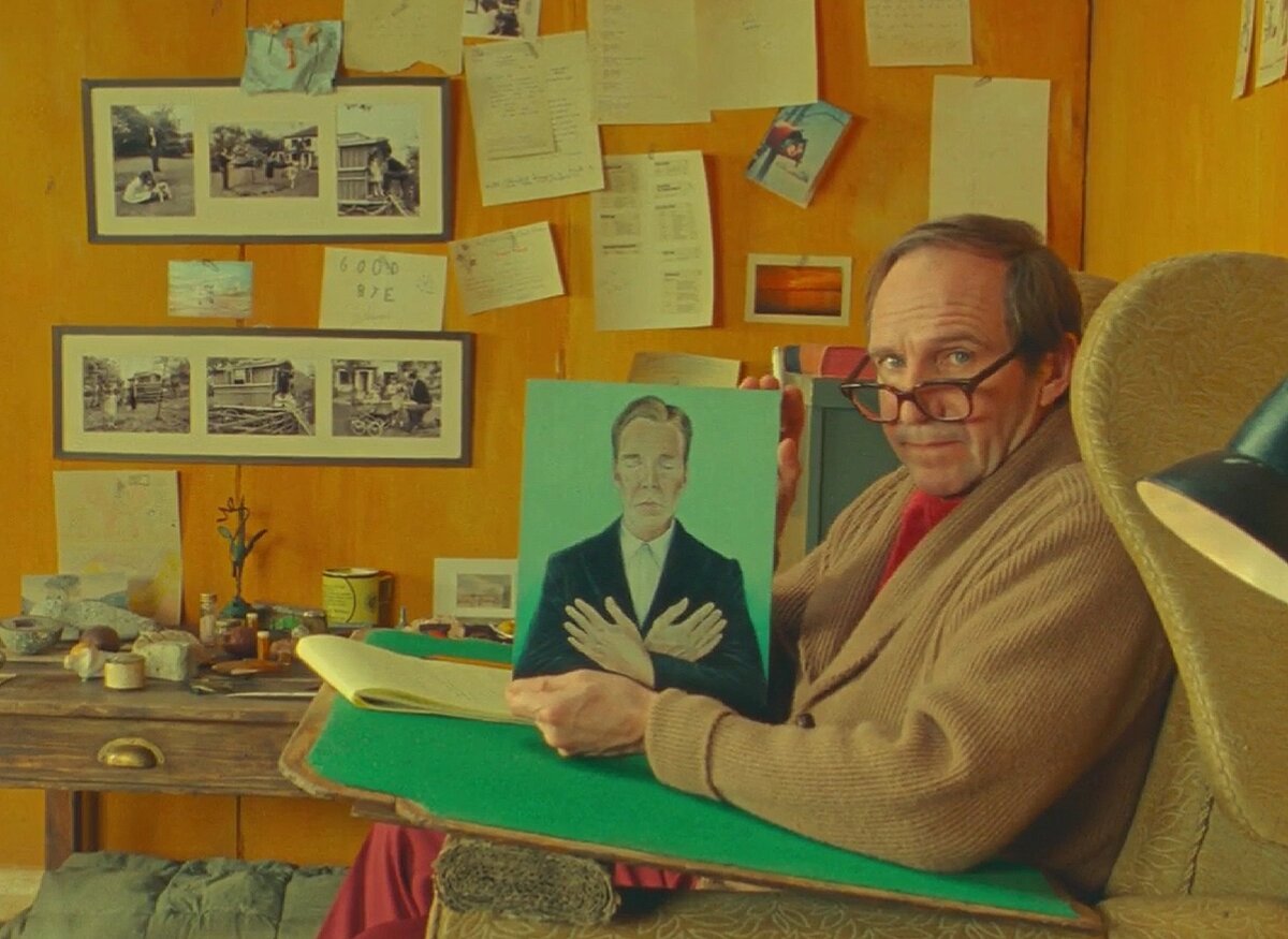 Рэйф Файнс в роли Писателя - кадр из фильма