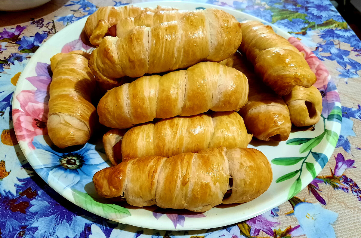 Вот к приезду детей сделала их любимые сосиски в тесте😋