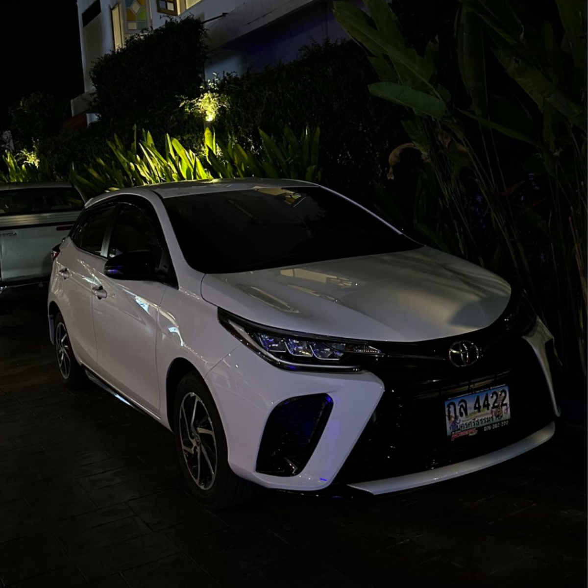 К поиску машины мы с подругой приступили заблаговременно.