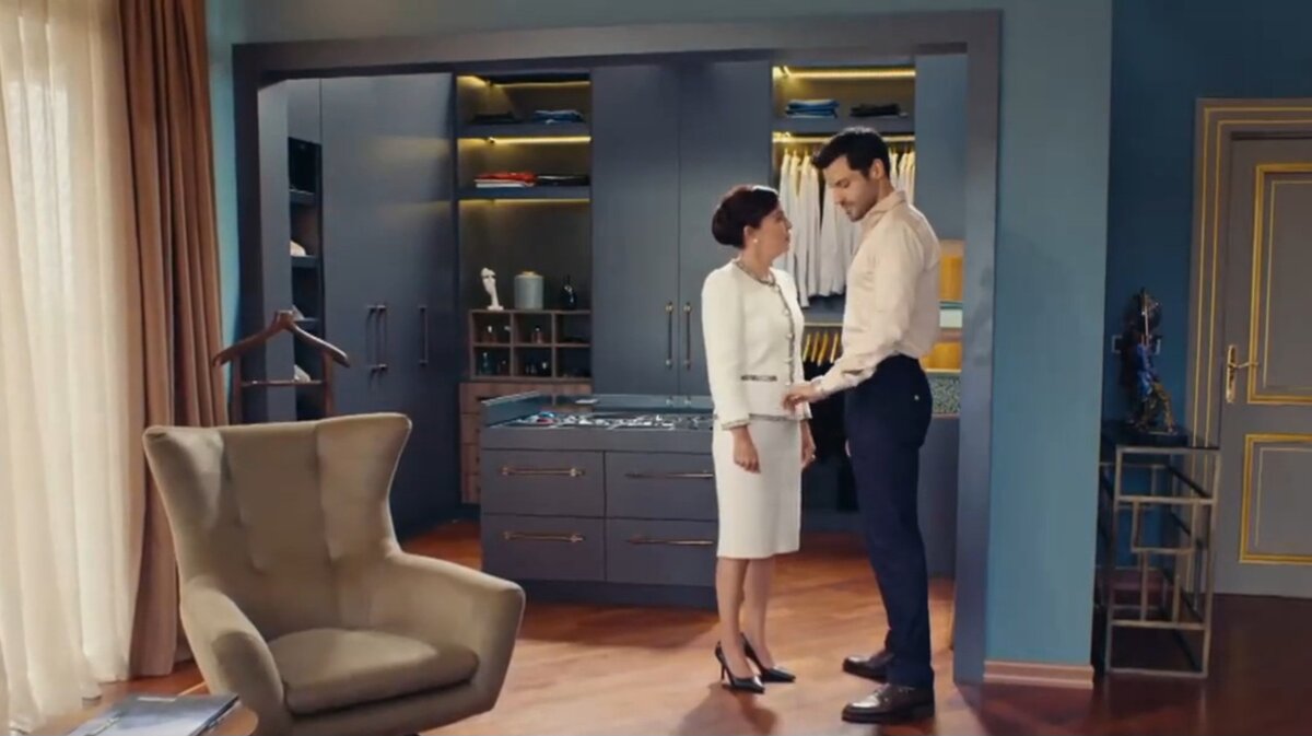 Тётя гордится им и планирует сама его судьбу