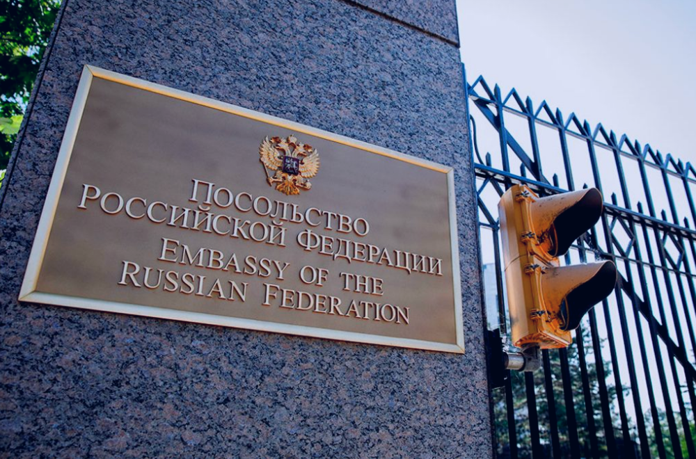 Обратитесь за помощью к посольству