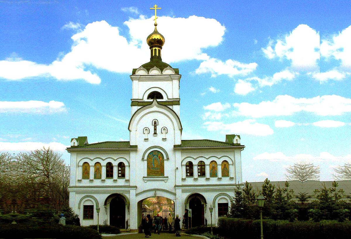 Надвратная церковь Иверской иконы Божией Матери 