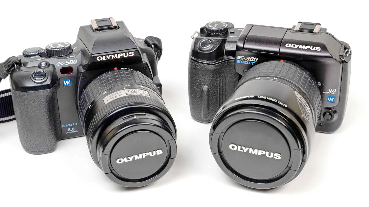 Olympus E-500 и Olympus E-300. Фото из интернета.