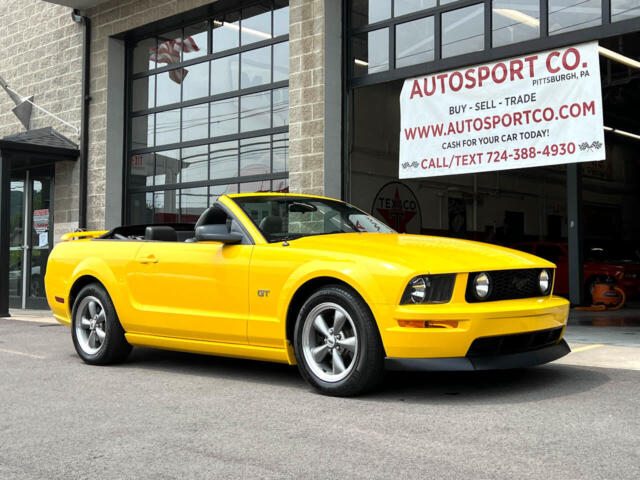 Ford Mustang 2005 Yellow