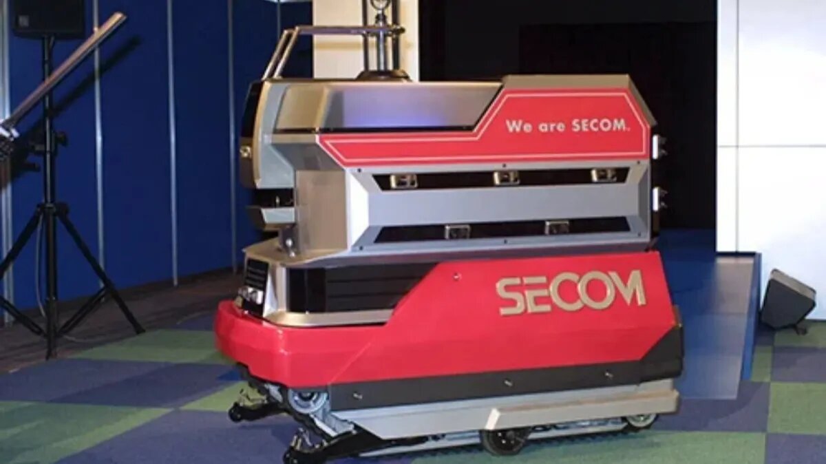 2 октября 2002 в Японии в продажу поступил первый в мире робот-инкассатор. Фото: Fotodom/Rex Features