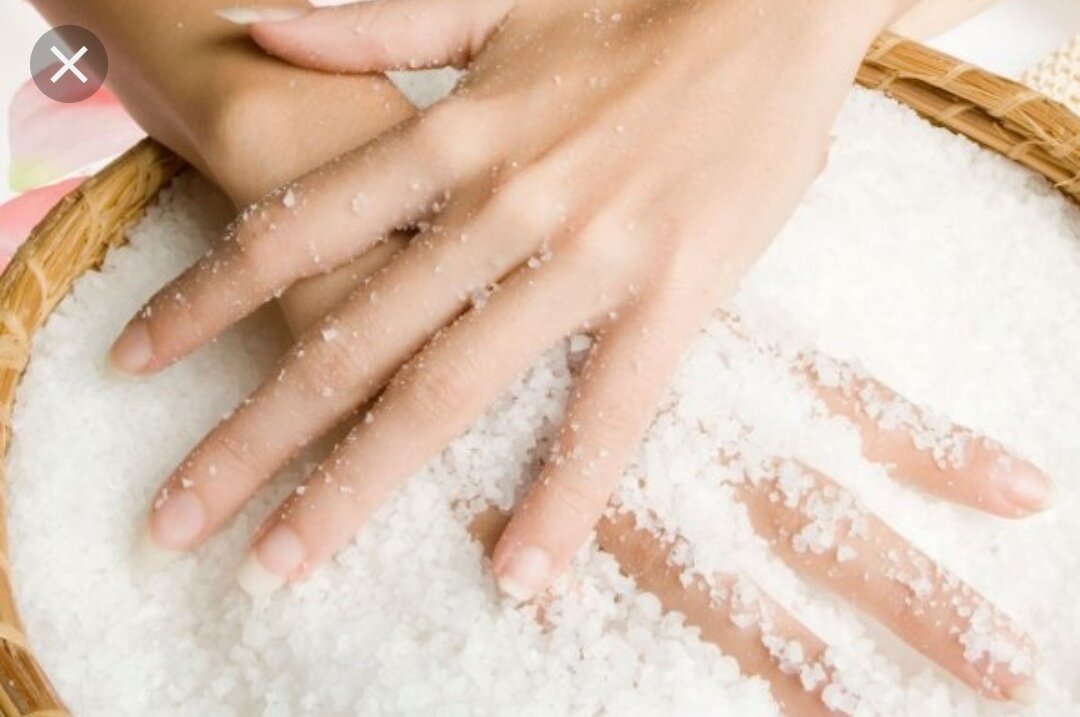 Магия очищения. Чистка солью. Ванная с солью от негатива. Соль в руках. Солевые ванны для очищения энергетики.