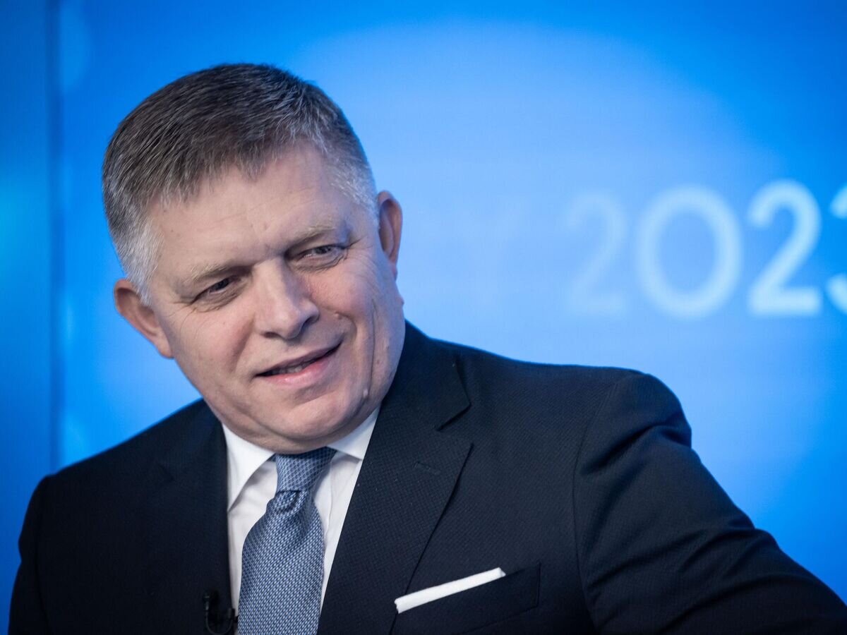    Лидер партии Smer Роберт Фицо присутствует на предвыборных теледебатах в Братиславе© AFP 2023 / VLADIMIR SIMICEK