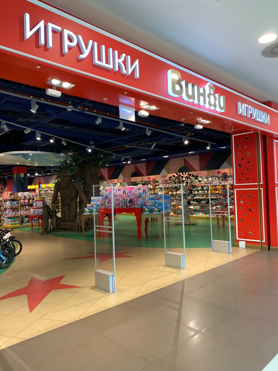 Вход в магазин ТРЦ Галерея (Санкт-Петербург, метро Маяковская)