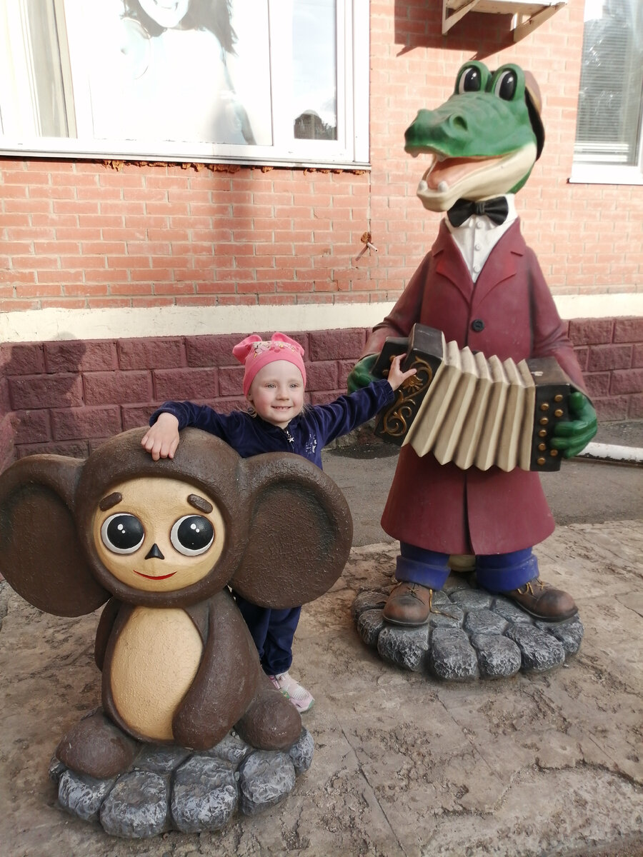 Настя и уличные музыканты)))