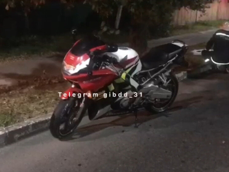     В Белгороде в ДТП с иномаркой пострадала молодая пассажирка мотоцикла, фото: скриншот видео со страницы t.me/gibdd_31