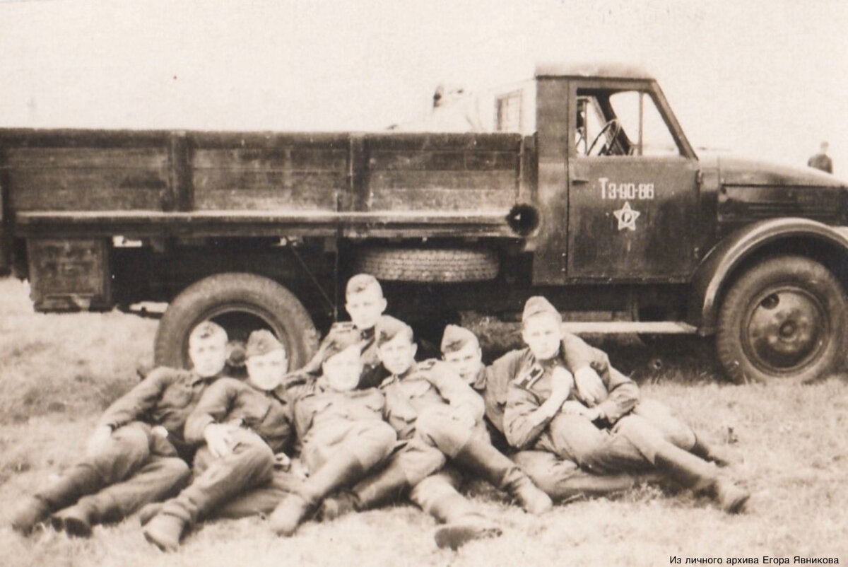 Нашёл у бабушки фотокарточки советских автомобилей 1950-1960 годов. Среди  них редкий опытный грузовик ЯАЗ-214! | Автотранспорт. | Дзен