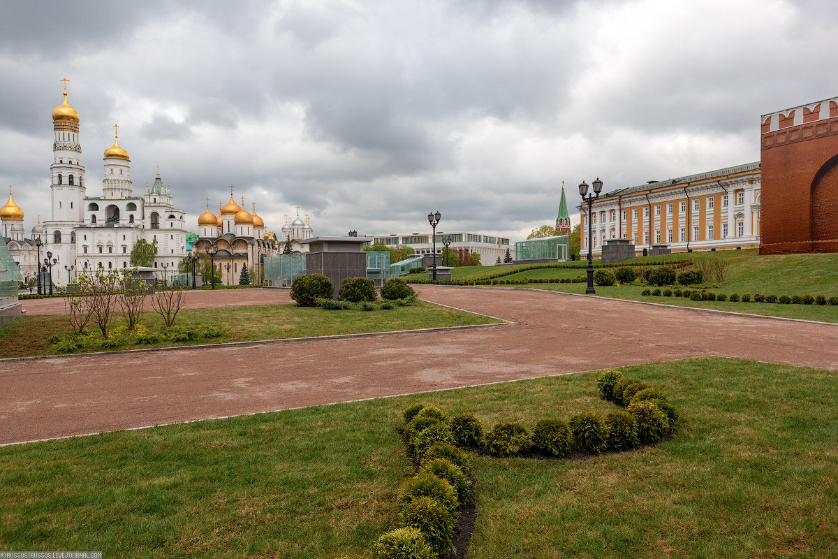 Московский кремль москва ивановская площадь фото. Ивановская площадь Московского Кремля. Вознесенский монастырь в Кремле. Чудов Ивановская площадь Кремль.