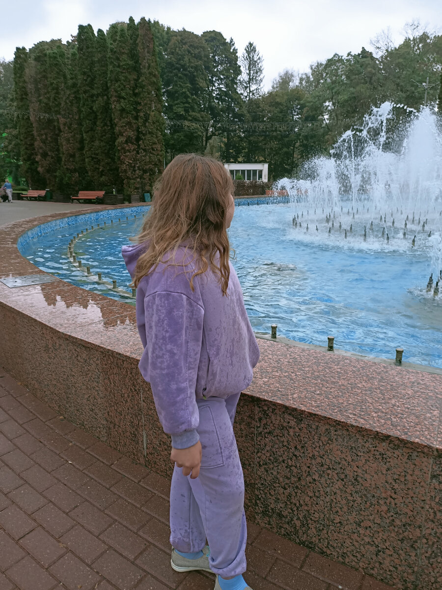 Фонтаны и в дождь работают))