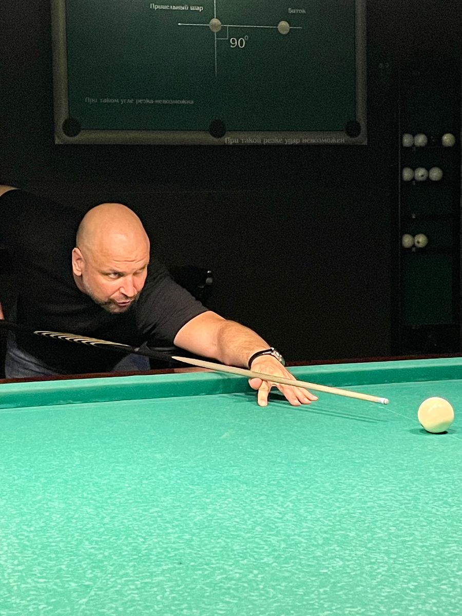 Афонский Сергей Николаевич, стаж работы судьей и заместителем председателя районного суда по гражданским делам 10 лет.