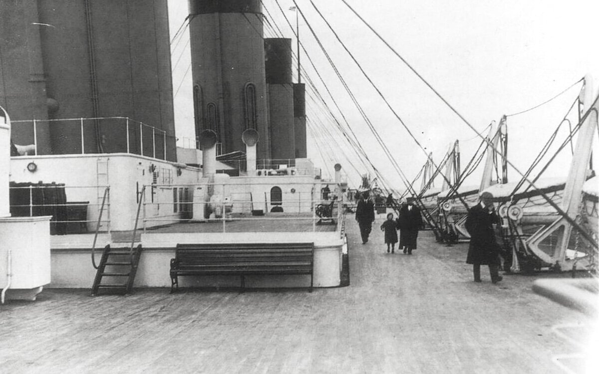    Участники первой успешной экспедиции к месту крушения вспоминают что когда нашли затонувший «Титаник», то ощущение громадности и общий масштаб лайнера «вживую», заставляли иначе воспринимать всю трагедию в целом.Francis Godolphin Osbourne Stuart / Wikimedia.org