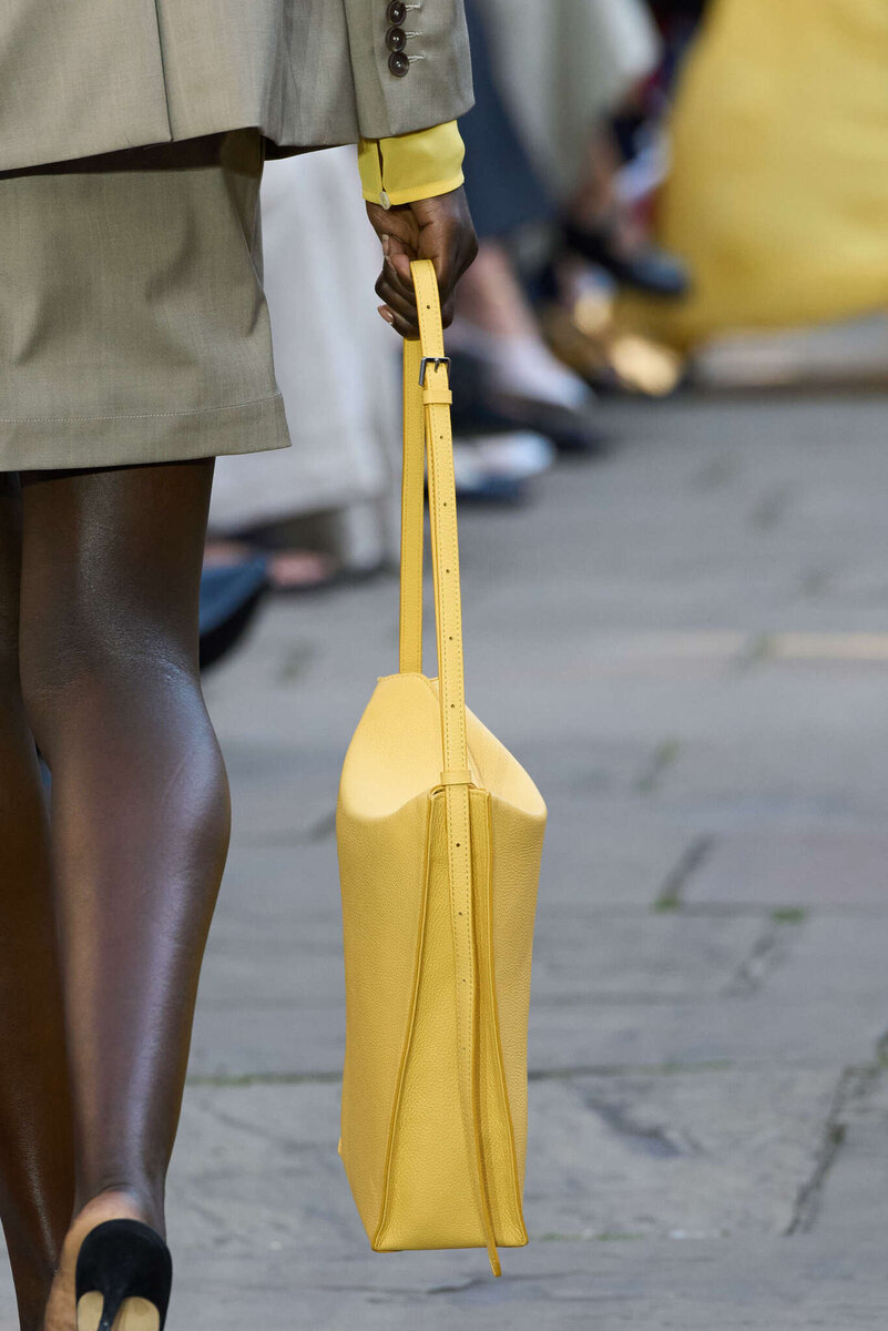 Самые необычные сумки, представленные на неделе моды сезона весна-лето 
