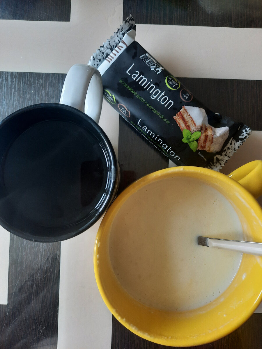 Завтрак: каша, чай, протеиновое пирожное