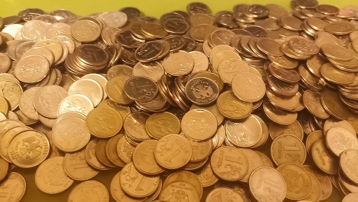 Монеты россыпью.