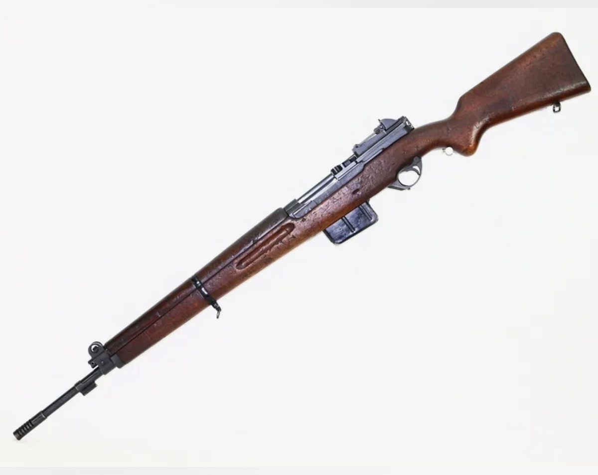 FN-49 — довольно интересное оружие, предложенное потенциальным покупателям в 49-м году минувшего века, когда начался закат эры армейских винтовок самозарядного типа, однако они всё ещё пользовались...