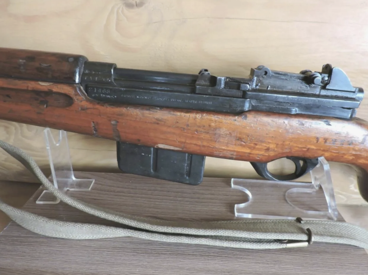 FN-49 — довольно интересное оружие, предложенное потенциальным покупателям в 49-м году минувшего века, когда начался закат эры армейских винтовок самозарядного типа, однако они всё ещё пользовались...-2